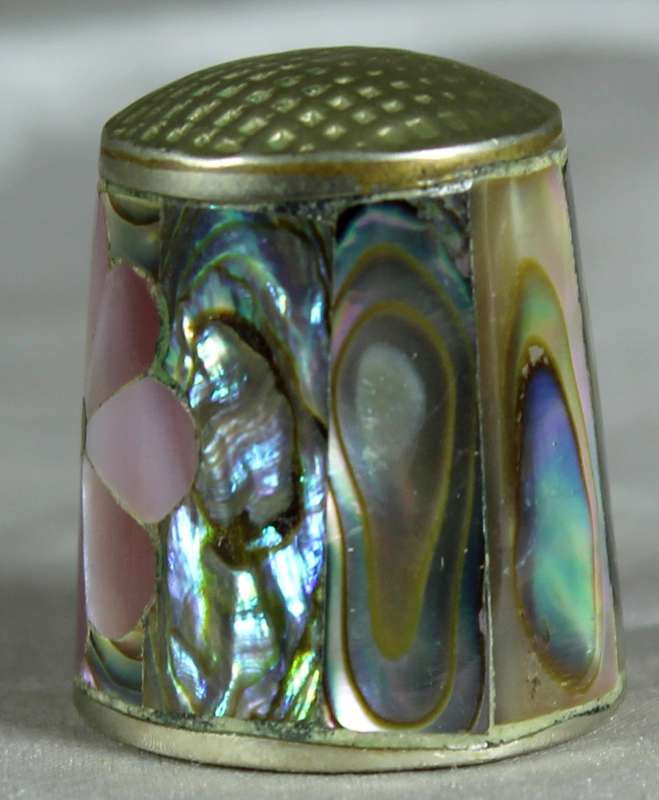 Abole in-lay mother of pearl flower thimble