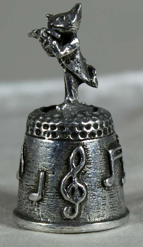 Metal thimble - cat playing a flute