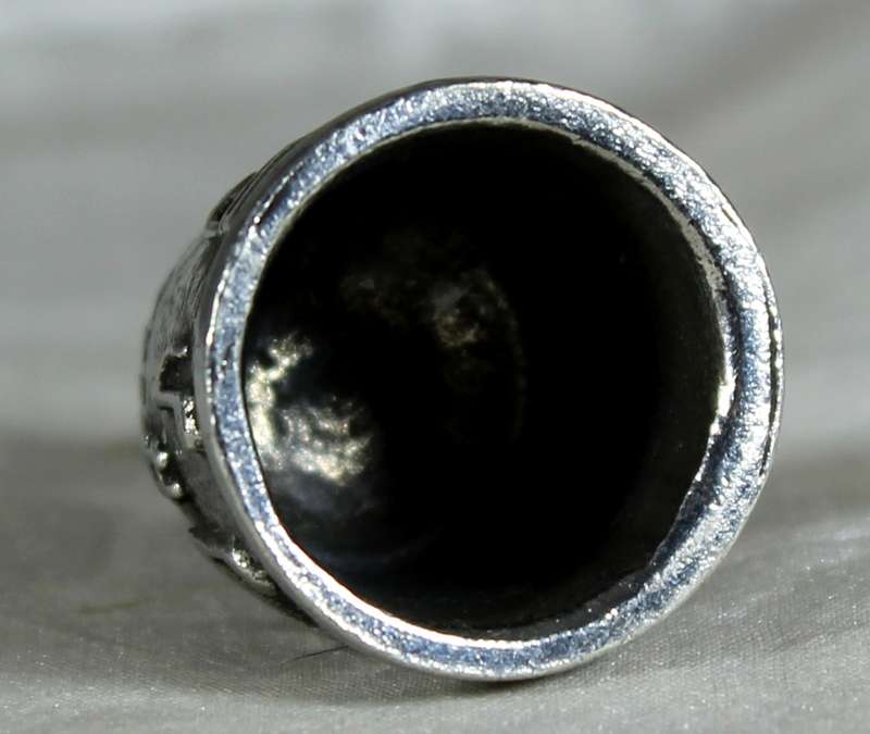 Metal thimble - cat playing a flute