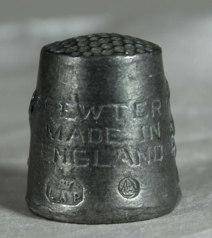 Pewter thimble - metal with pair of embossed owls