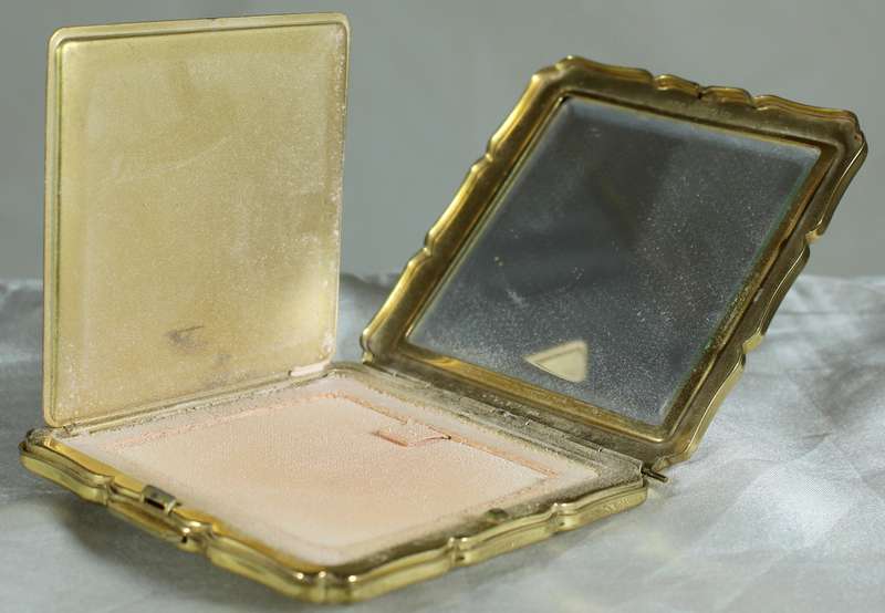 Stratton square powder compact