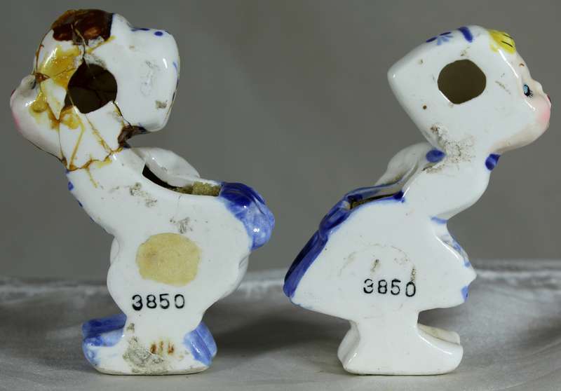 Porcelain kids kissing