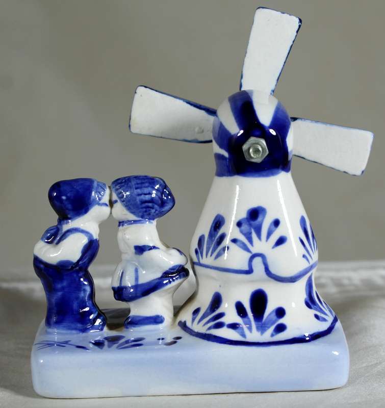 Amsterdam Delf figurine with windmill and kissing kids