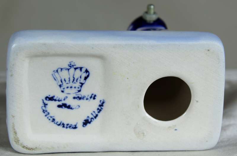 Amsterdam Delf figurine with windmill and kissing kids
