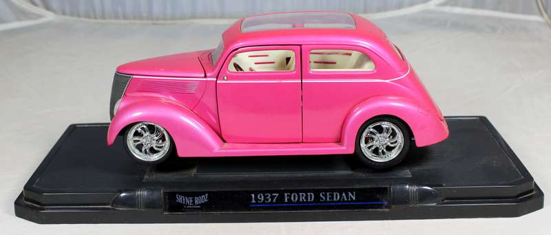 Shyne Rodz - Ford Sedan