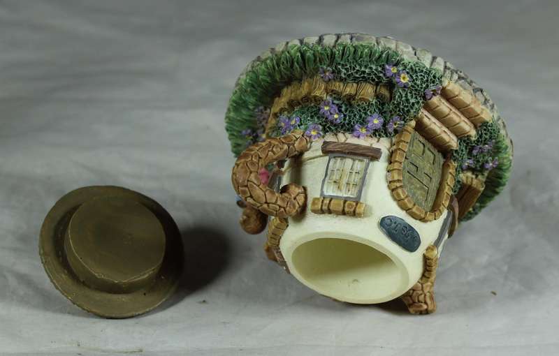 Ornamental tea kettle with a bears house