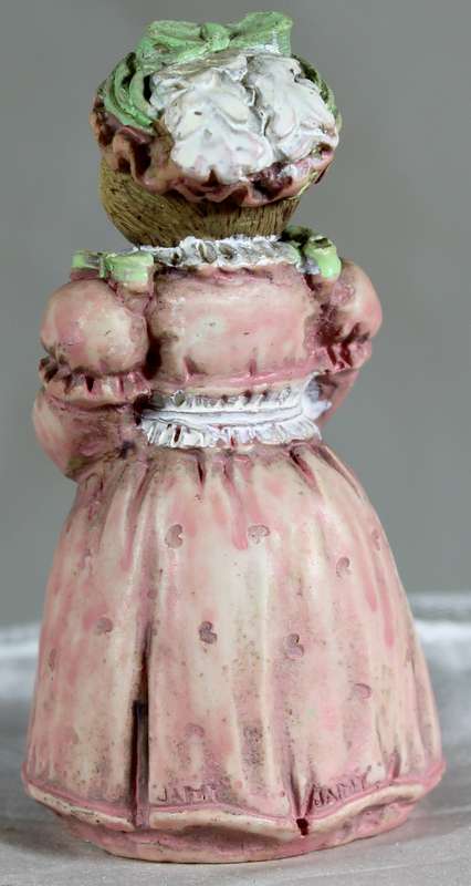 Grandma bear with handbag
