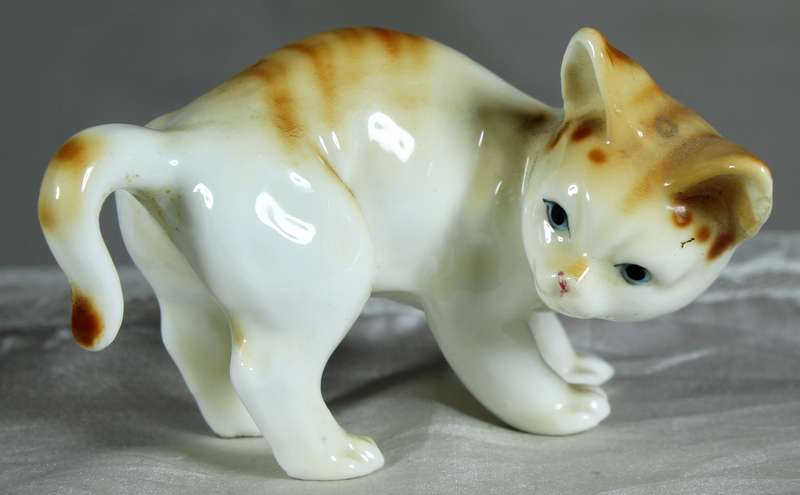 Porcelain cat - White & brown