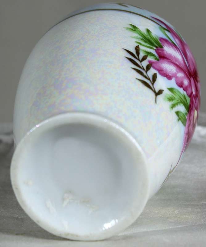 Posy vase with pink flower