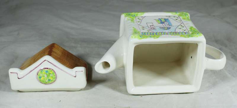 Ornamental porcelain kettle, Biggie Best shop