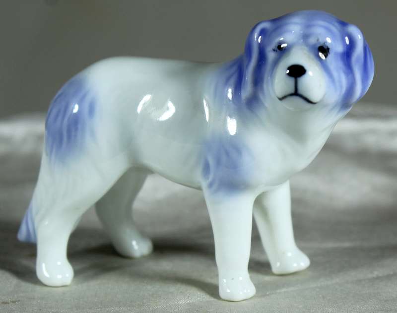 Miniature porcelain blue & white dog