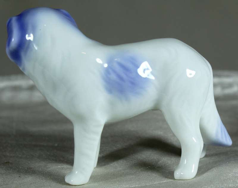Miniature porcelain blue & white dog