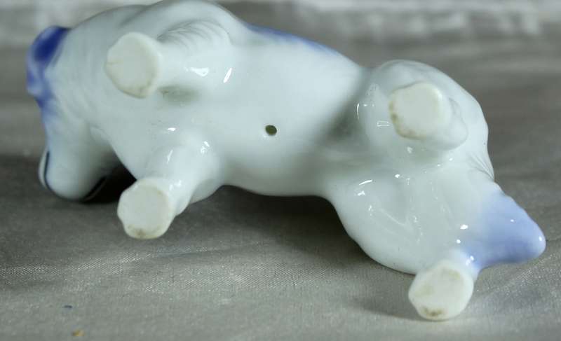 Miniature porcelain blue & white dog