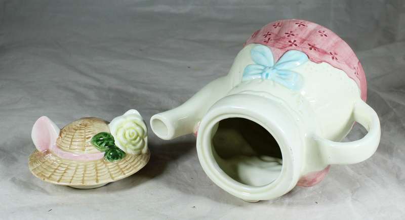 Ornamental porcelain kettle, Miss Piggy
