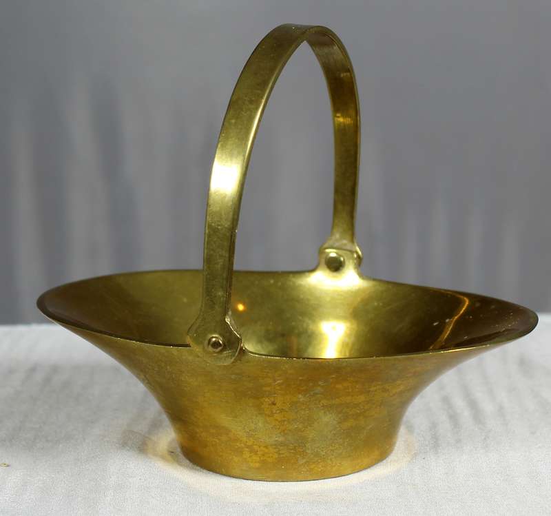 Vintage solid brass basket - movable handle