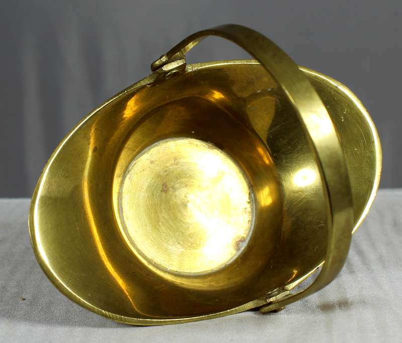 Vintage solid brass basket - movable handle