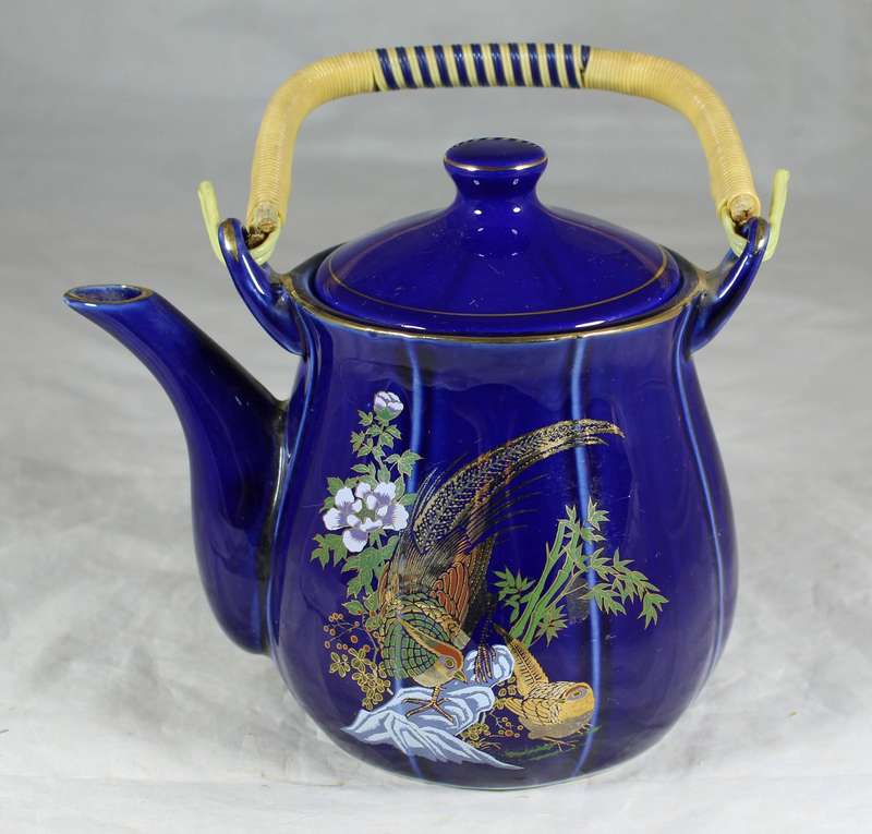 Ornamental porcelain kettle with Oriental motif