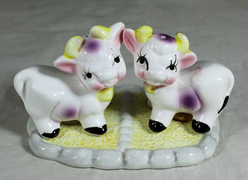 Cow salt & pepper set on a base