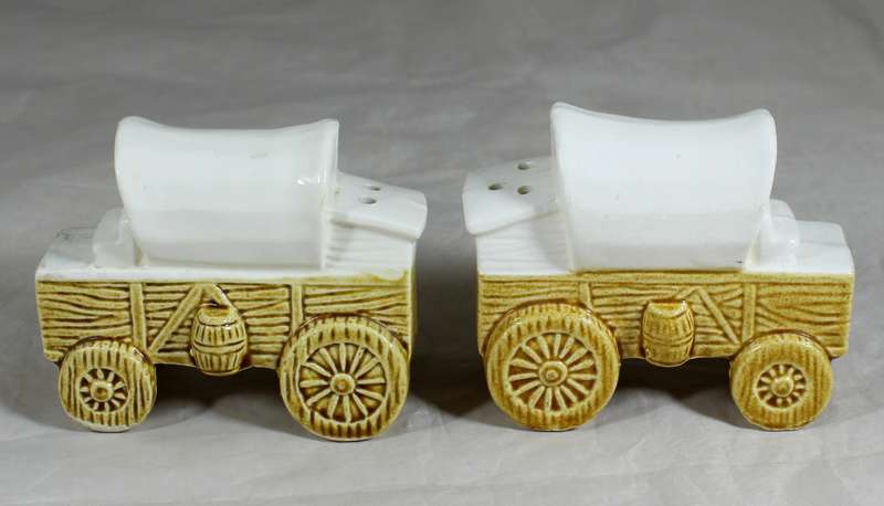 Wagon salt & pepper set