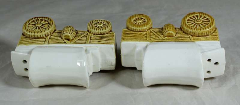 Wagon salt & pepper set