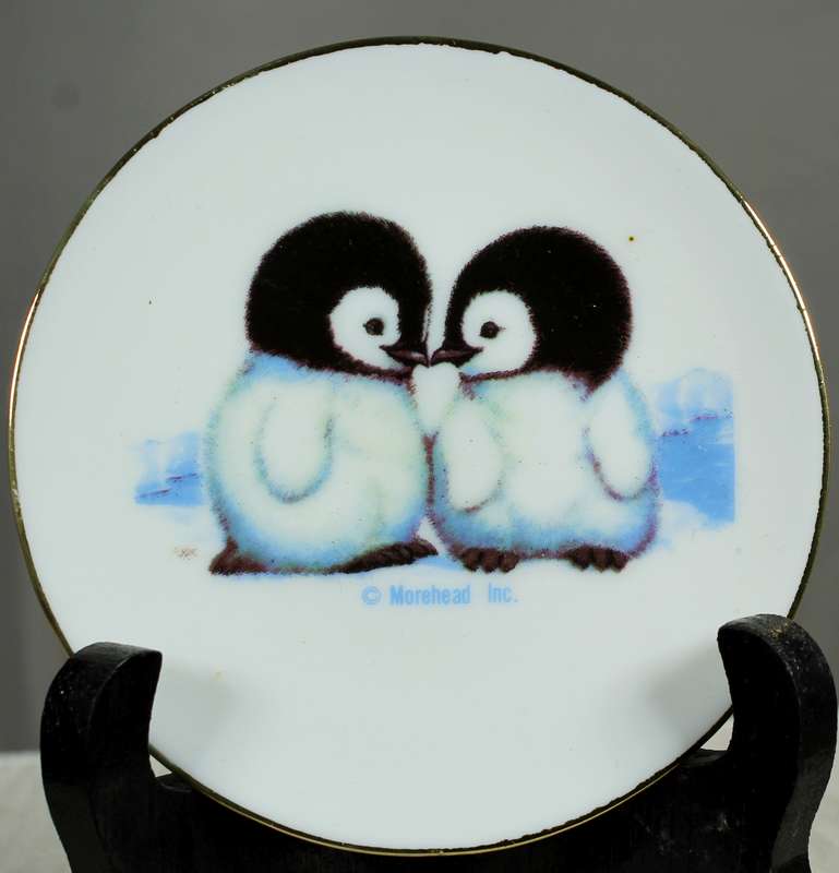 Miniature wall plate with two baby penguins