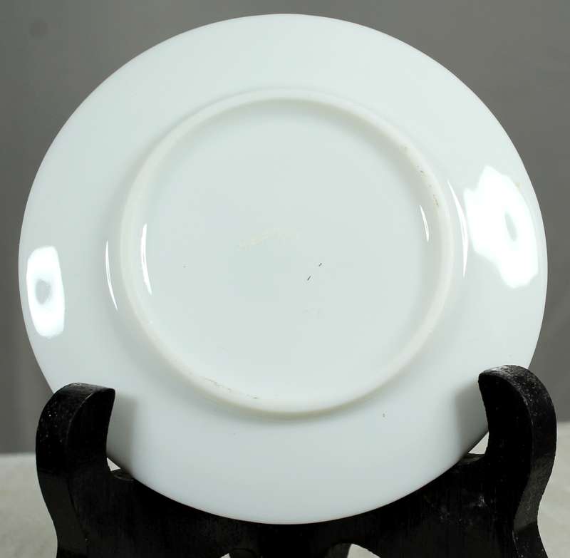 Miniature wall plate with two baby penguins