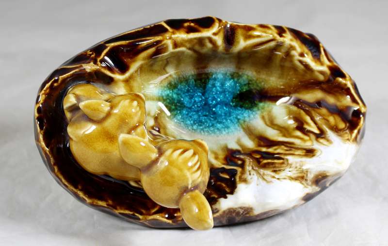 Glazed ceramic ashtray with sleeping bucks