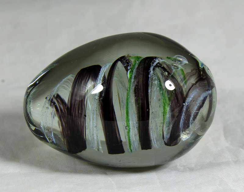 Glass egg with swirl pattern