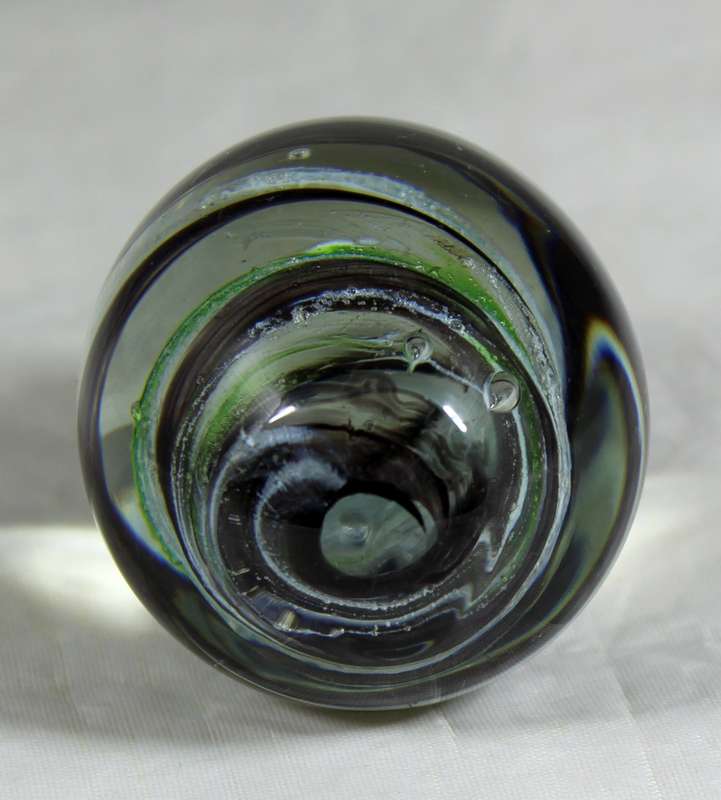 Glass egg with swirl pattern