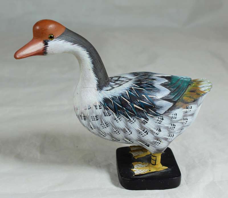 Molded standing duck