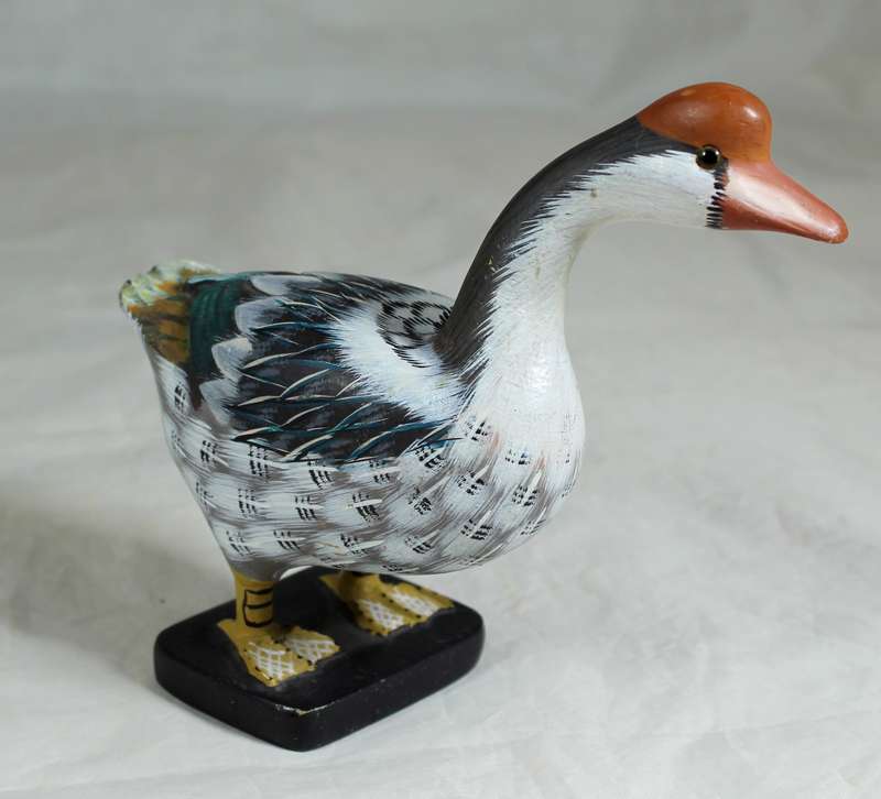 Molded standing duck