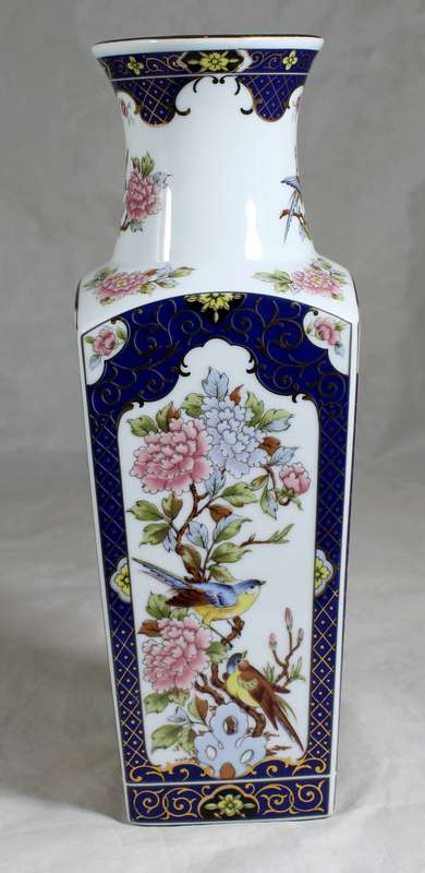 Chinese vase with bird motif