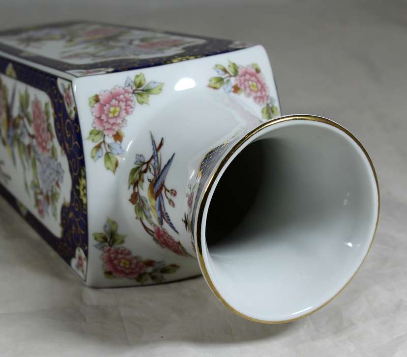 Chinese vase with bird motif