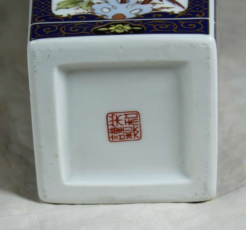 Chinese vase with bird motif