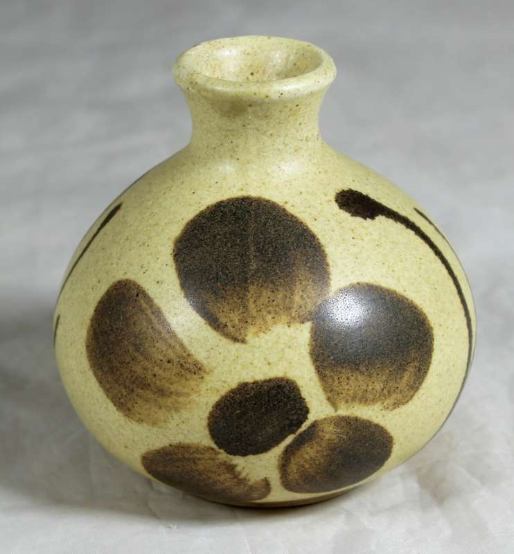 Hamburger potteries - small bulbous vase