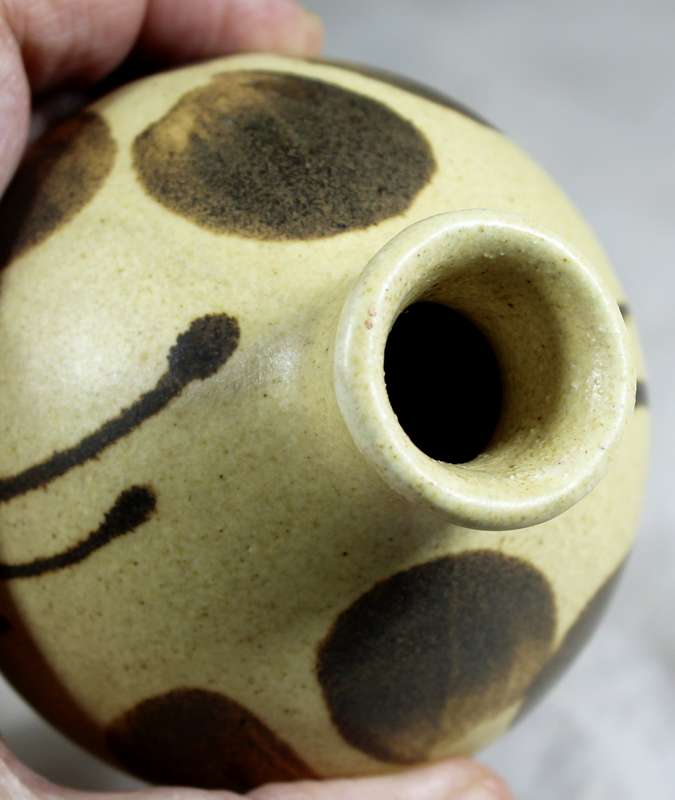 Hamburger potteries - small bulbous vase