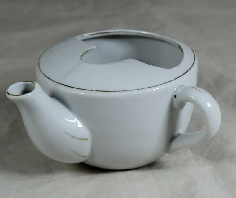 Invalid cup - white with gold gilding