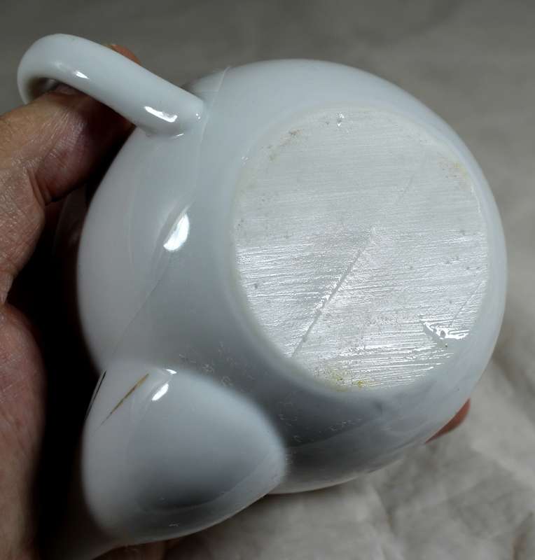 Invalid cup - white with gold gilding