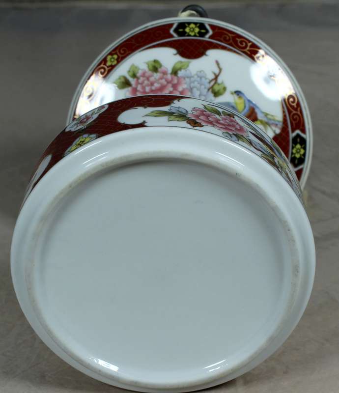 Imari style powder compact