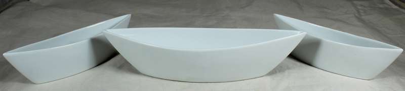 Graduated boat shaped serving bowls