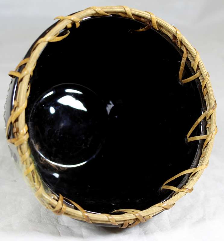 Ceramic bowl with wicker topping
