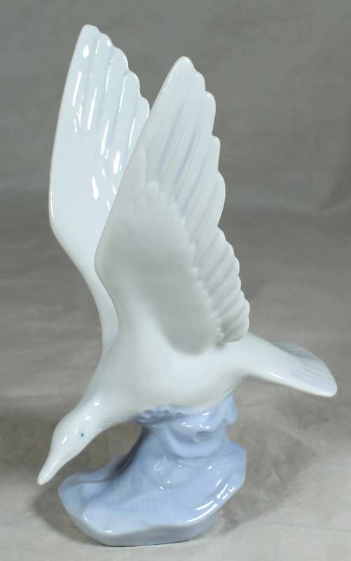 Porcelain seagull