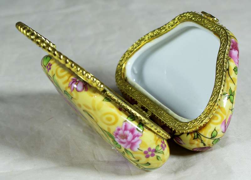 Porcelain handbag
