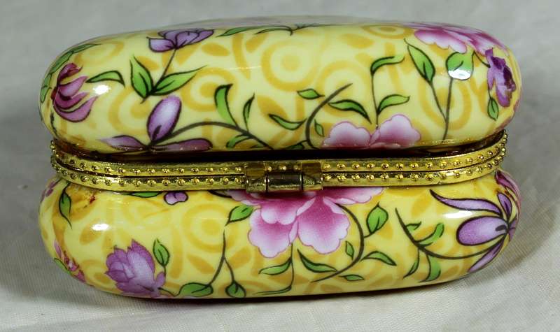 Porcelain handbag