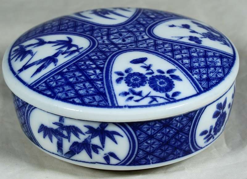 Blue & white lidded trinket bowl