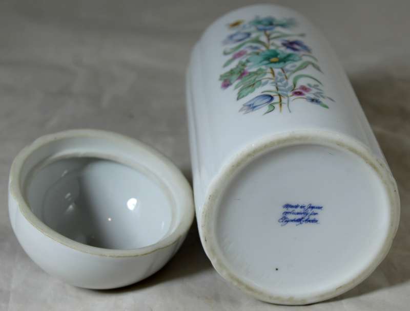 Elizabeth Arden - lidded cylindrical container