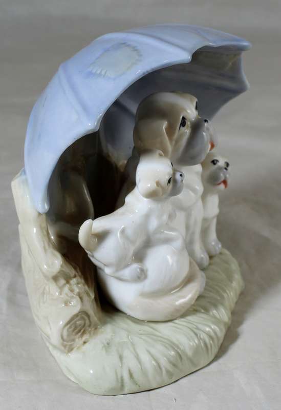Porcelain dog with puppies under an umbrella