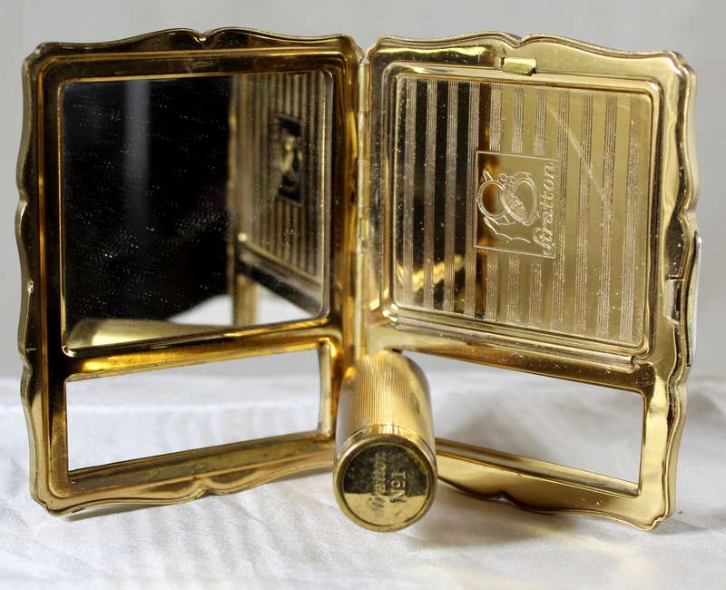 Straton powder & lipstick compact