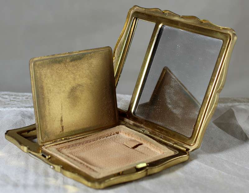 Straton powder & lipstick compact