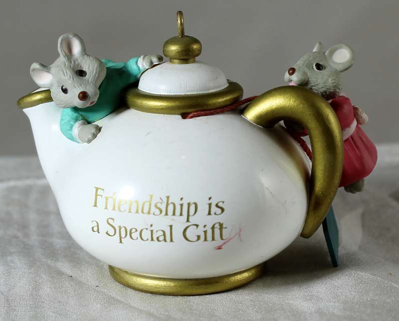 Hallmark - friendship is a special gift - mice on a kettle